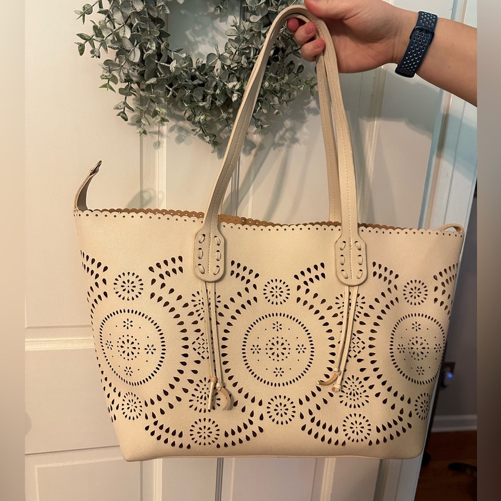 Leather lasercut tote in crème